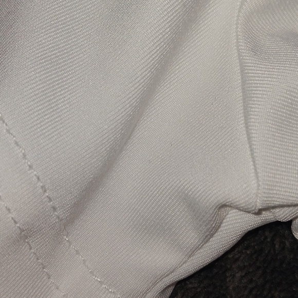 Size small white tight t shirt - Picture 3 of 3